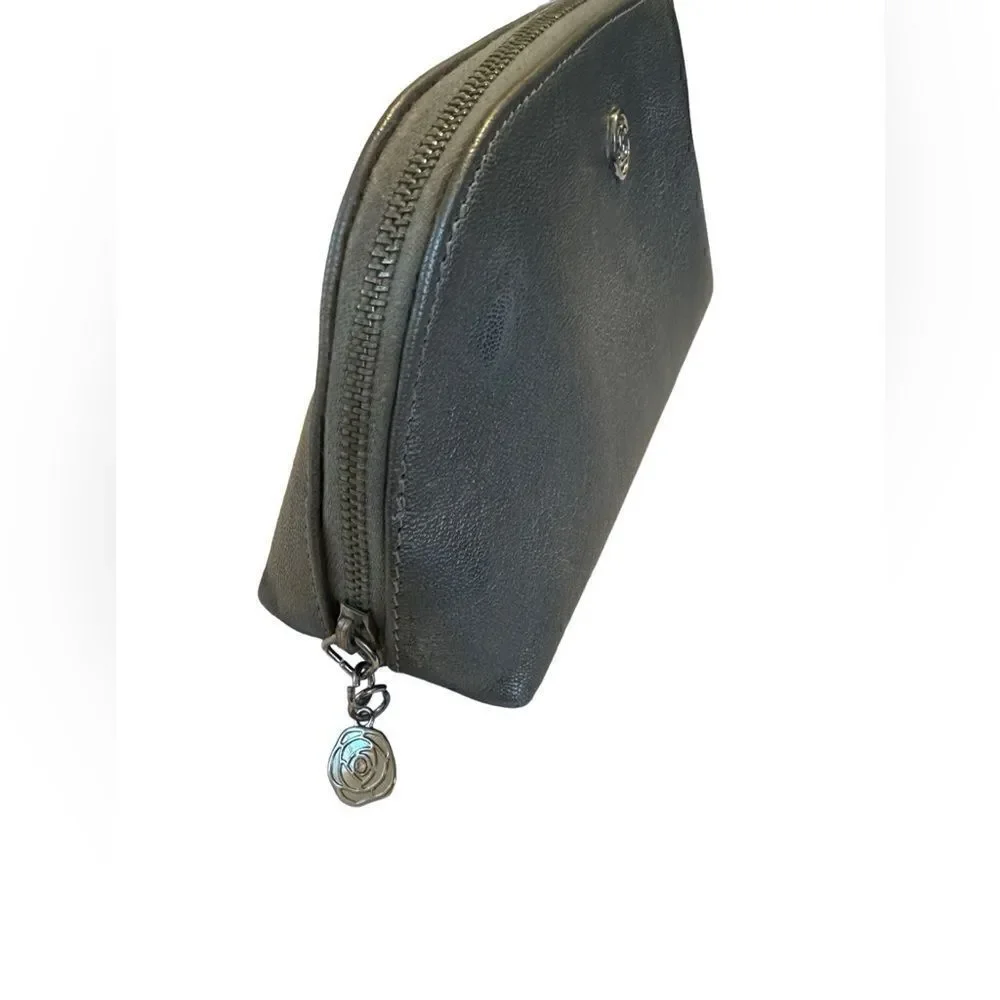 Chanel leather silver pouch - Picture 9 of 16
